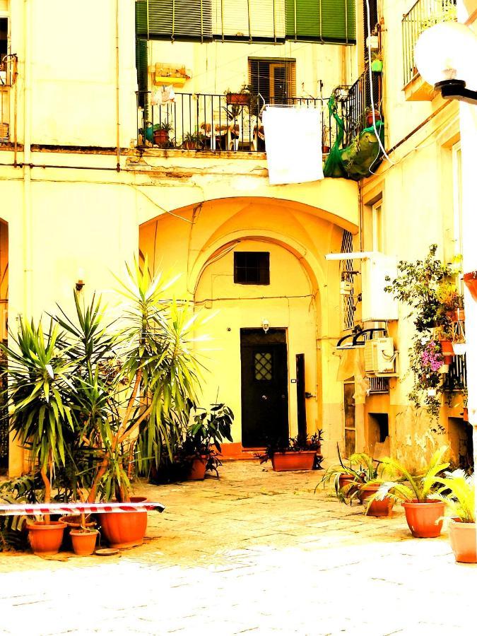 Casa Dell'antico Teatro Di Neapolis Nel Centro Storico Di Neapel